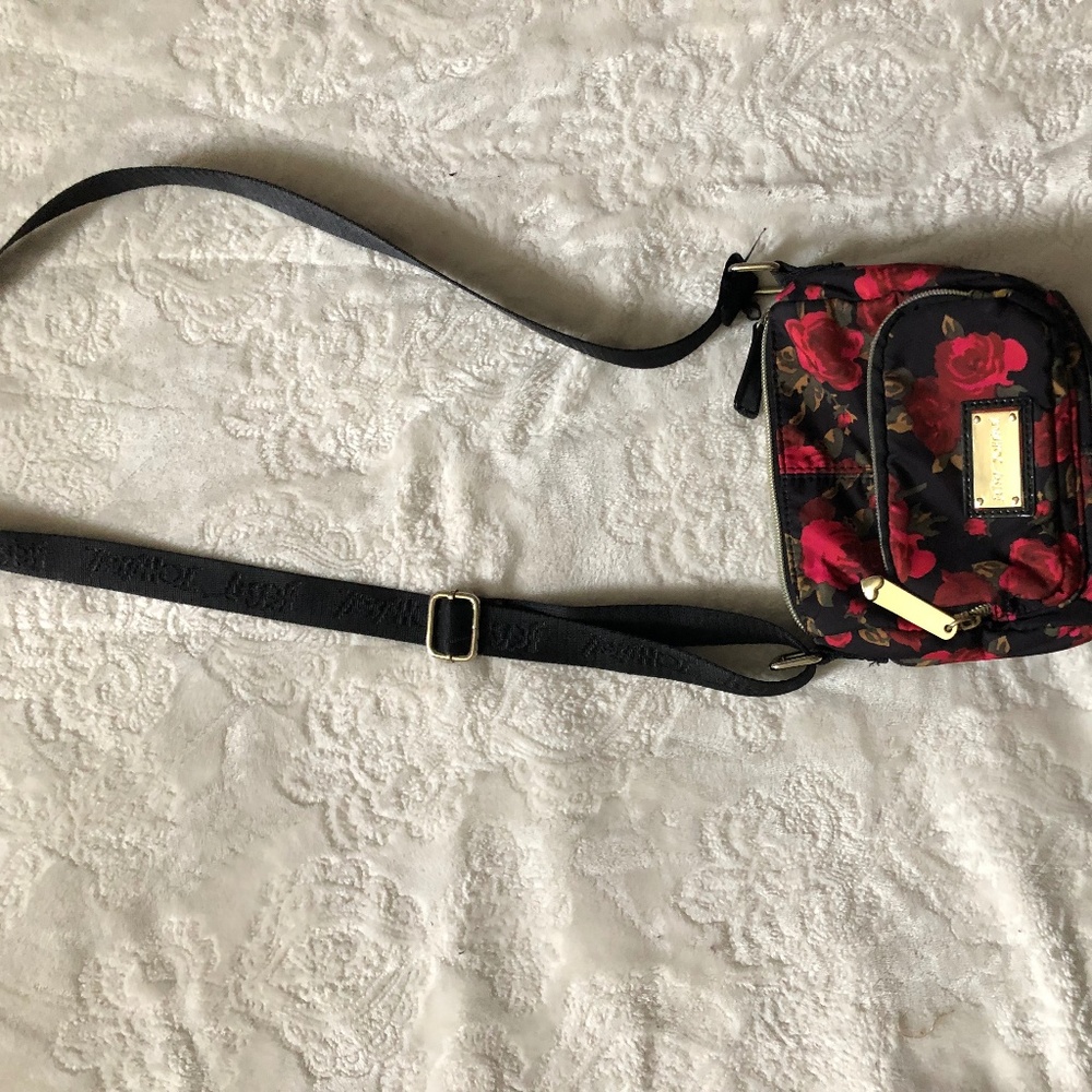 DONATING IN 6 DAYS: BETSEY JOHNSON ROSE BAG